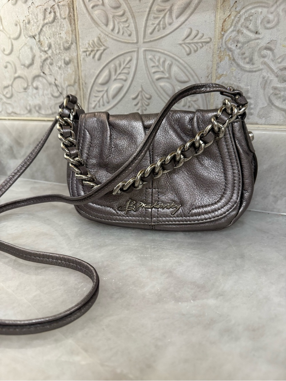 B. Makowsky Vintage Metallic Pewter Leather Crossbody/Shoulder Bag ✨